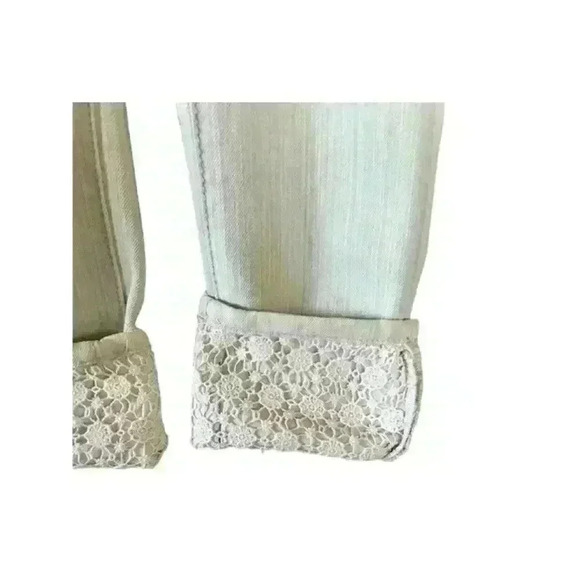 Almost Famous White Jeans with Eyelet Roll-up Hem, size 9 - Picture 2 of 7